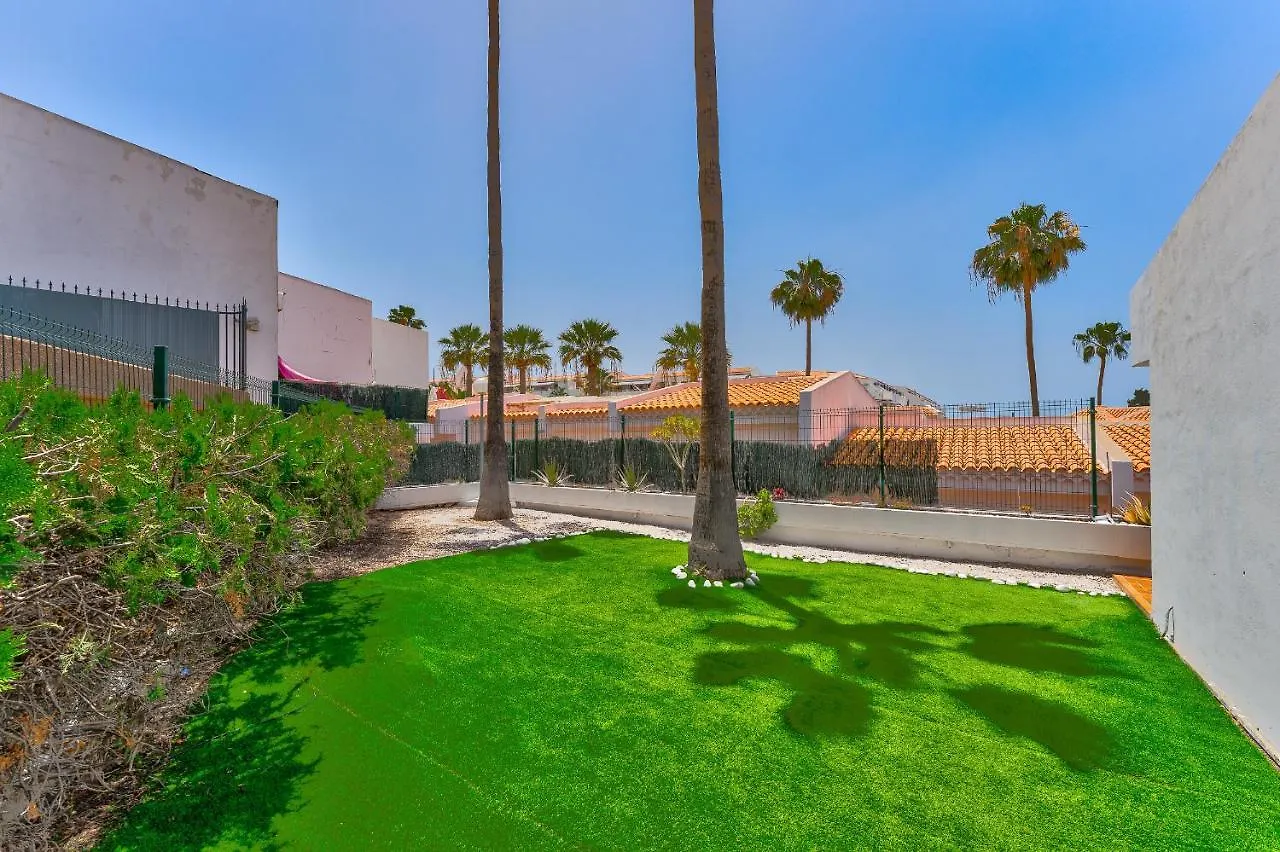 Contatos de Apartment With Garden In Island Village